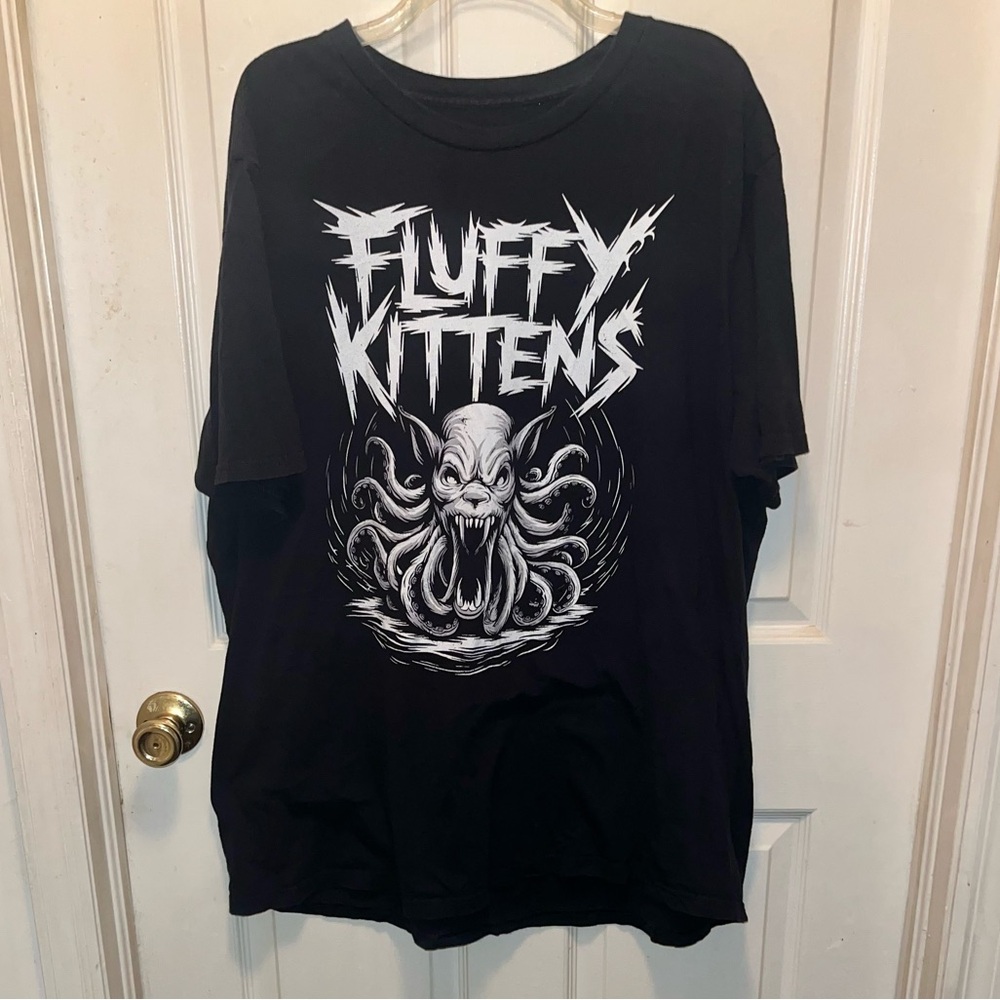FLUFFY KITTENS Short Sleeve Fangs Monster Shirt. Sz 2XLT.